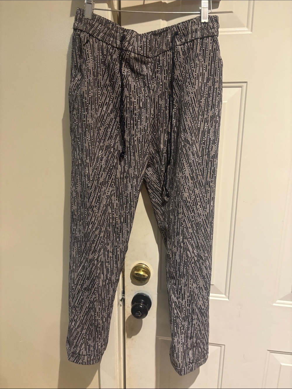 New York & Company Black and White Patterned Cropped Pants